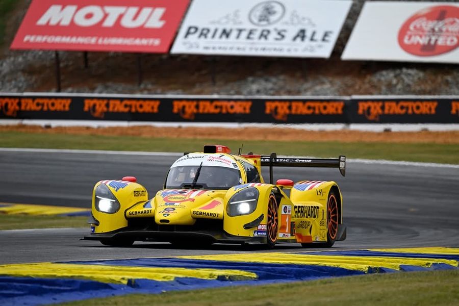 The season finale of the IMSA VP Racing SportsCar Challenge took place as part of the supporting programme for the legendary Petit Le Mans, one of the biggest sports car races in the USA. Around 100,000 spectators flocked to the spectacular Road Atlanta circuit over the weekend for the ten-hour race. GEBHARDT Motorsport fielded two Duqueine D09 LMP3 prototypes for Oscar Tunjo and Texan Danny Soufi. The Colombian Tunjo, regarded as one of the world’s best LMP3 drivers, arrived at the historic circuit in Braselton as the clear championship leader. With a controlled performance in the first race, which he finished in second place, the 30-year-old secured the title on Thursday in the American racing series, in which LMP3 and GT4 cars compete.